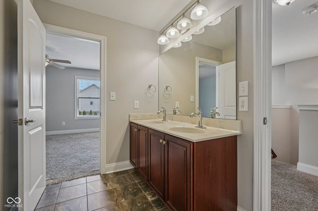 6677 W May Apple Drive, Mccordsville, IN 46055