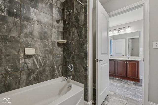 6677 W May Apple Drive, Mccordsville, IN 46055