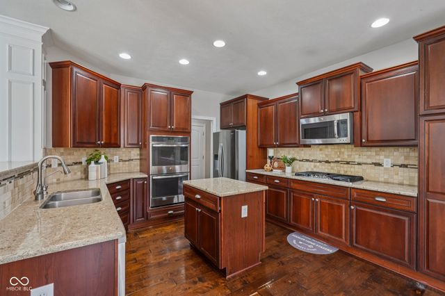 6677 W May Apple Drive, Mccordsville, IN 46055