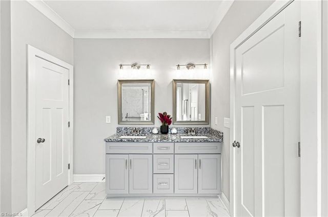 78 Robinhood Circle, Winston-salem, NC 27106