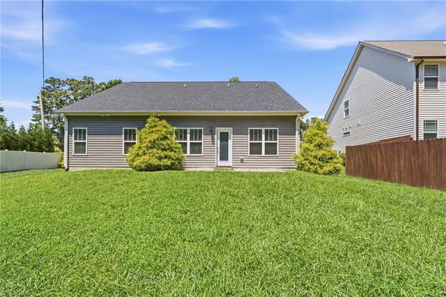 78 Robinhood Circle, Winston-salem, NC 27106