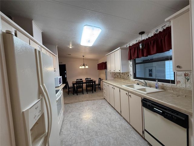 3937 CITRUS CIRCLE, Fruitland Park, FL 34731