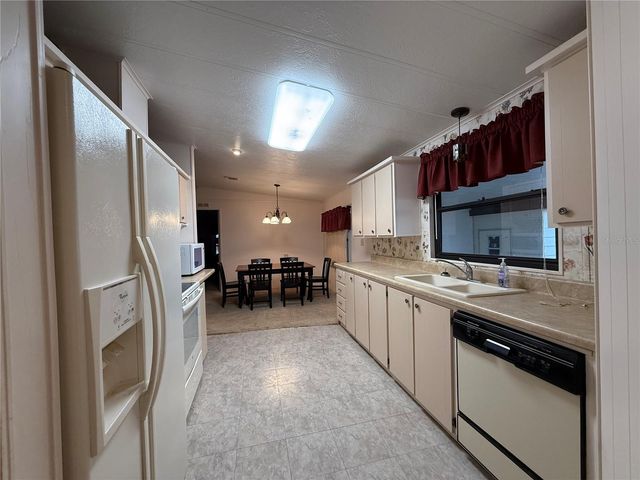 3937 CITRUS CIRCLE, Fruitland Park, FL 34731