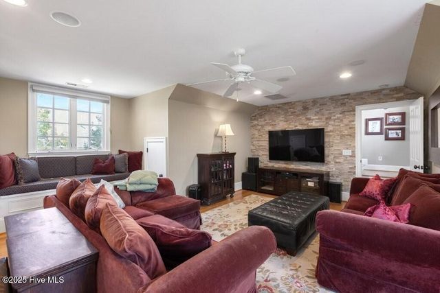 1104 Shelter Cove Place, Wilmington, NC 28405