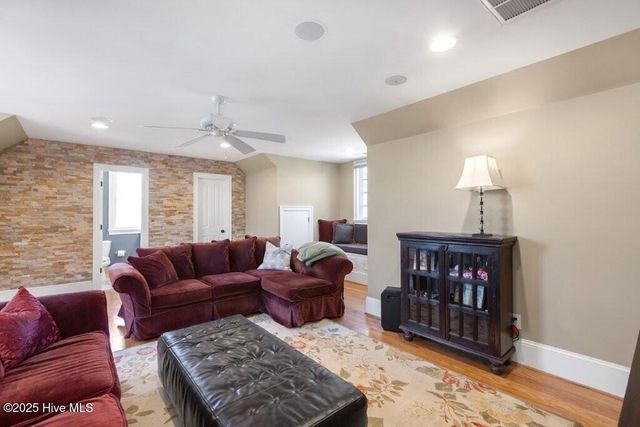 1104 Shelter Cove Place, Wilmington, NC 28405