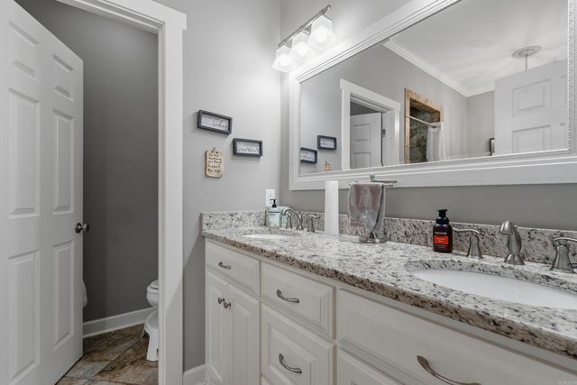 220 Autumn Oaks Drive, Bismarck, AR 71929