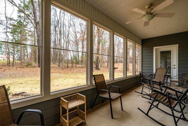 220 Autumn Oaks Drive, Bismarck, AR 71929