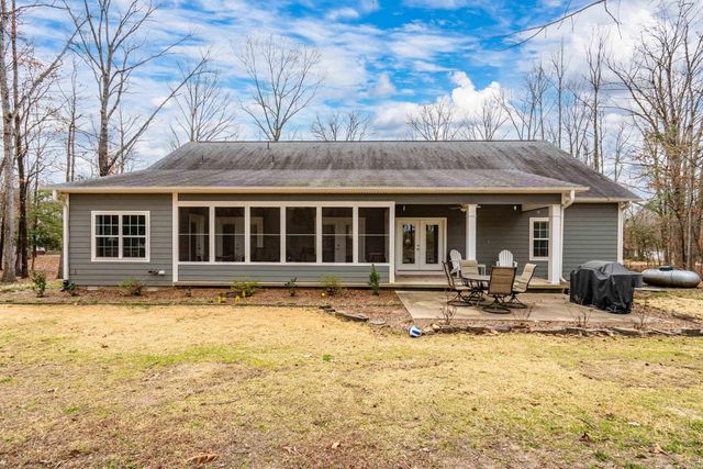 220 Autumn Oaks Drive, Bismarck, AR 71929