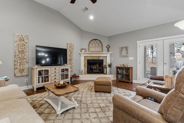 220 Autumn Oaks Drive, Bismarck, AR 71929