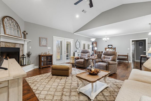 220 Autumn Oaks Drive, Bismarck, AR 71929