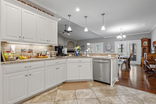 220 Autumn Oaks Drive, Bismarck, AR 71929