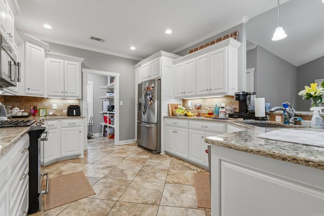 220 Autumn Oaks Drive, Bismarck, AR 71929