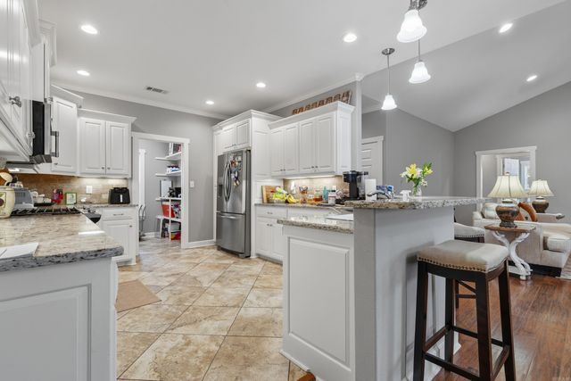 220 Autumn Oaks Drive, Bismarck, AR 71929