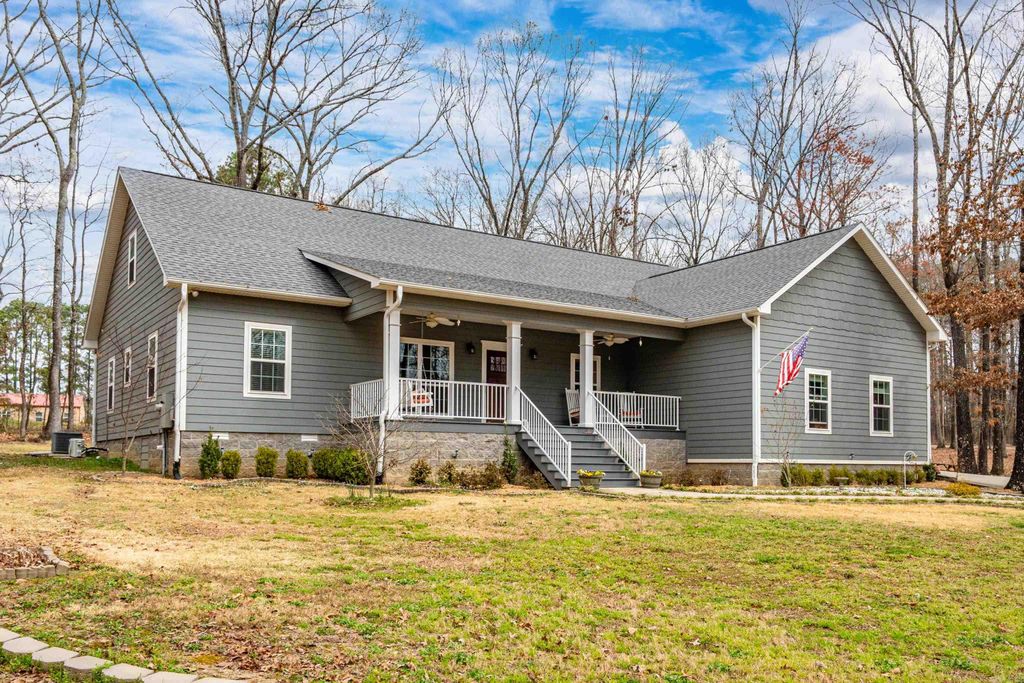 220 Autumn Oaks Drive, Bismarck, AR 71929