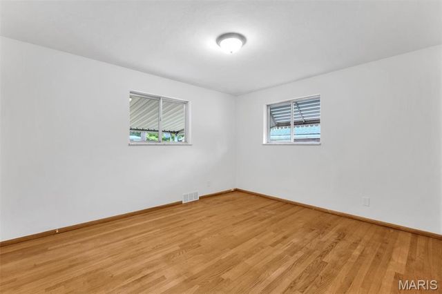 701 Avenue H, St Louis, MO 63125