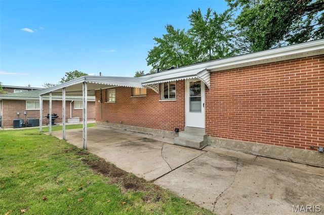 701 Avenue H, St Louis, MO 63125