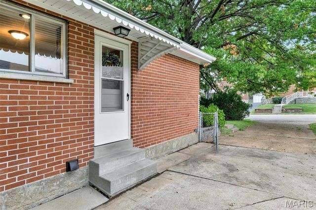 701 Avenue H, St Louis, MO 63125