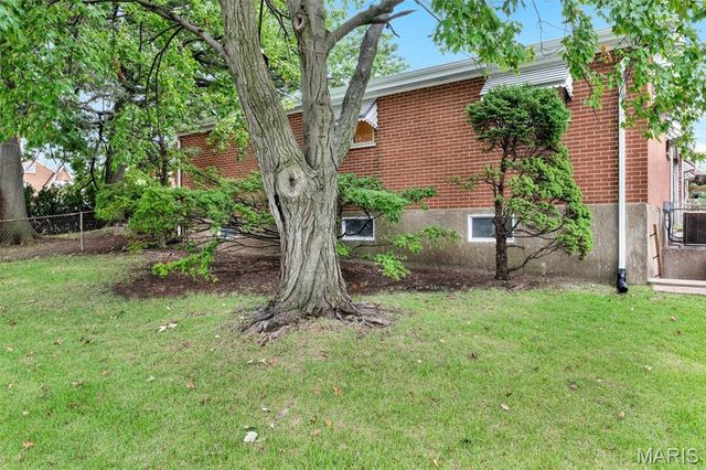 701 Avenue H, St Louis, MO 63125
