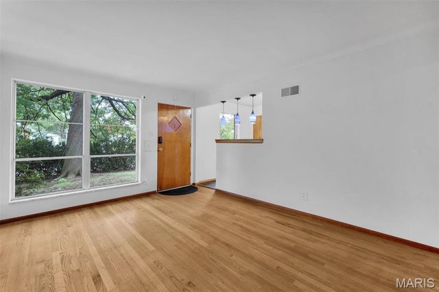 701 Avenue H, St Louis, MO 63125