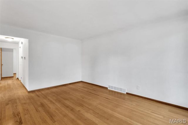 701 Avenue H, St Louis, MO 63125