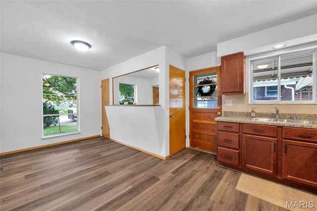 701 Avenue H, St Louis, MO 63125