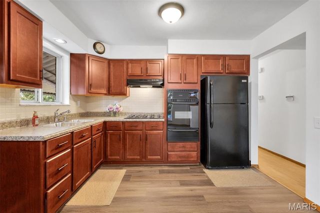 701 Avenue H, St Louis, MO 63125
