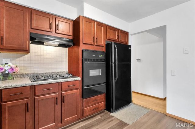 701 Avenue H, St Louis, MO 63125