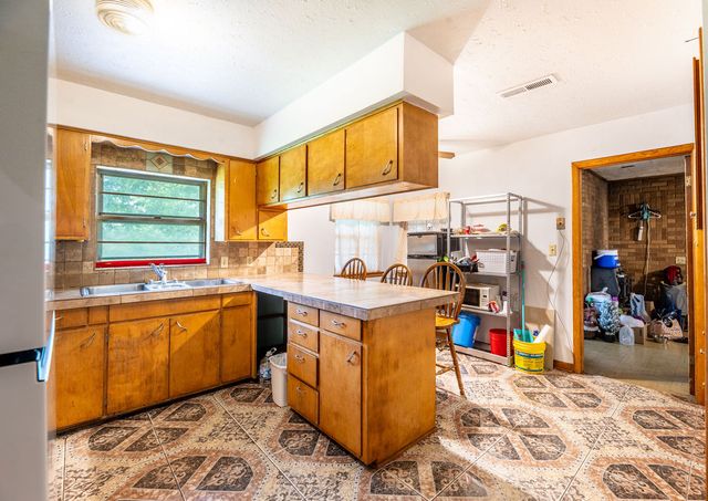 410 W Olive Street, Rogers, AR 72756