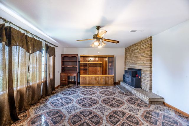 410 W Olive Street, Rogers, AR 72756