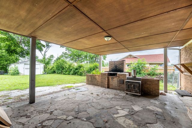 410 W Olive Street, Rogers, AR 72756
