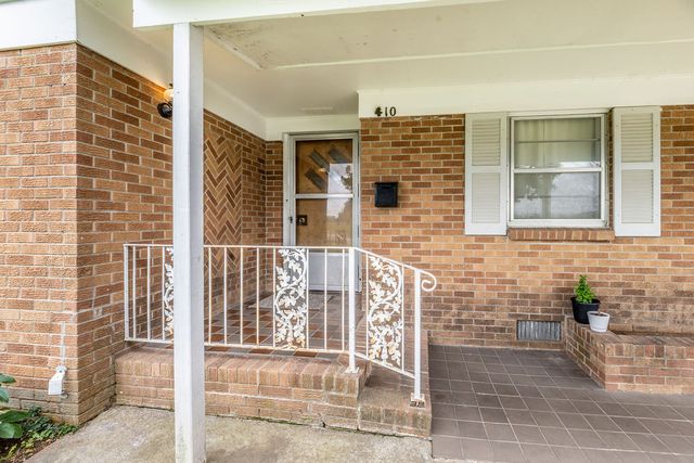410 W Olive Street, Rogers, AR 72756