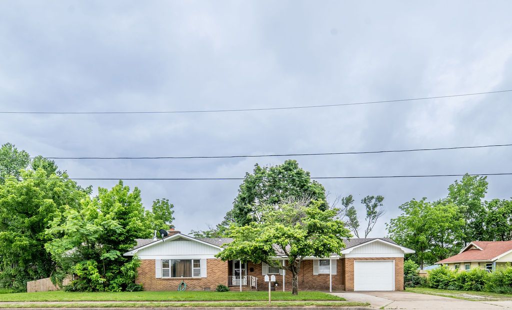 410 W Olive Street, Rogers, AR 72756