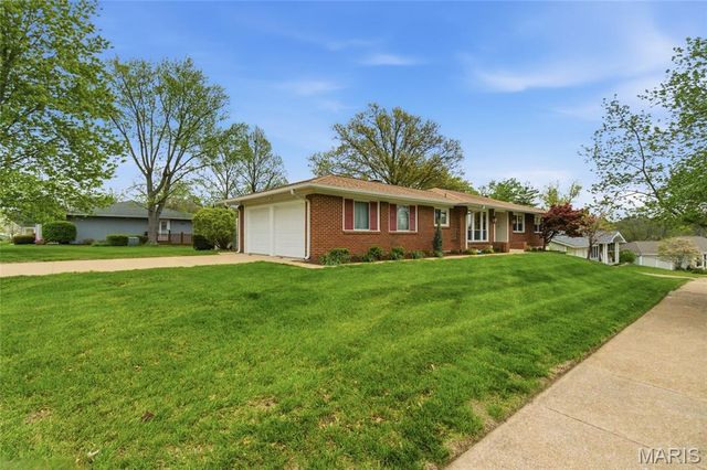 820 Posthorn Drive, Manchester, MO 63021