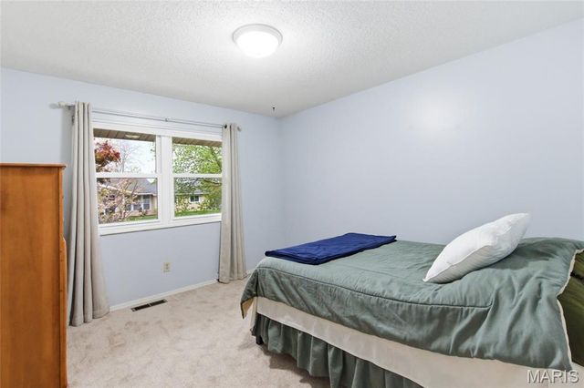 820 Posthorn Drive, Manchester, MO 63021