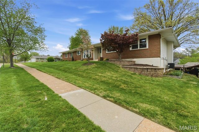820 Posthorn Drive, Manchester, MO 63021