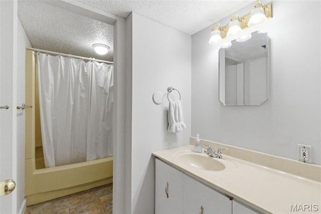 820 Posthorn Drive, Manchester, MO 63021
