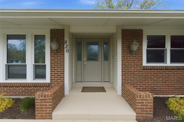 820 Posthorn Drive, Manchester, MO 63021