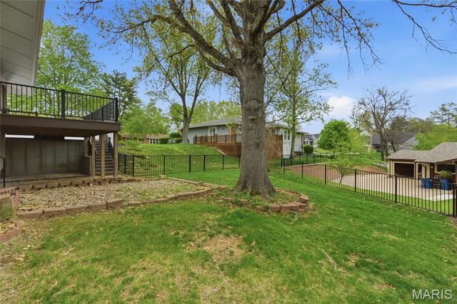 820 Posthorn Drive, Manchester, MO 63021