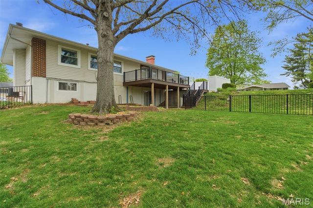 820 Posthorn Drive, Manchester, MO 63021