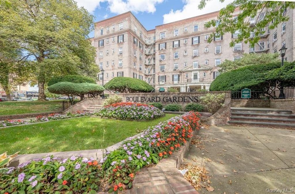 3069 HOBART Street B3K, Woodside, NY 11377