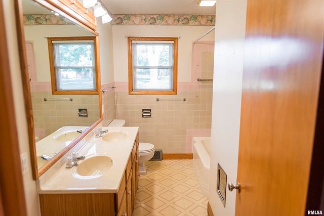 921 SANTA MARIA Street, Quincy, IL 62305