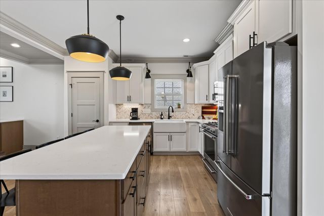 222 Bluebell Dr, Clarksville, TN 37043