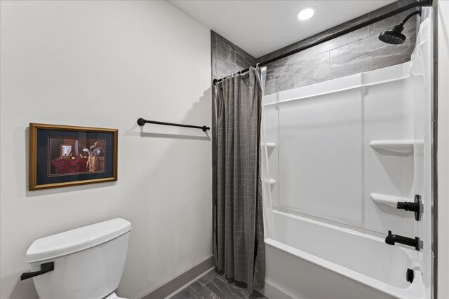 222 Bluebell Dr, Clarksville, TN 37043