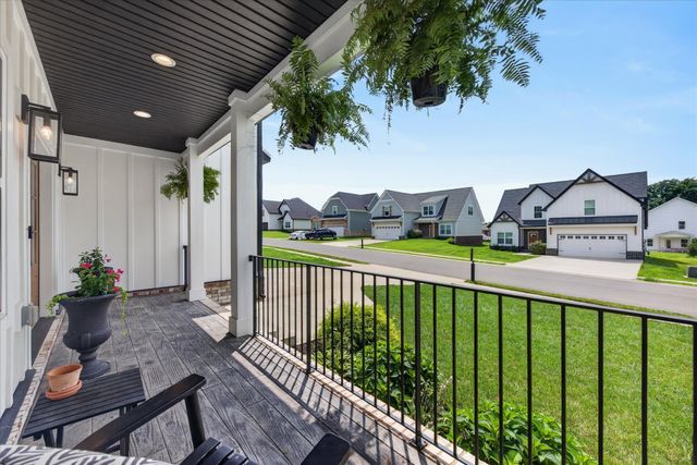 222 Bluebell Dr, Clarksville, TN 37043