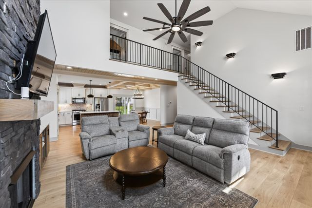 222 Bluebell Dr, Clarksville, TN 37043