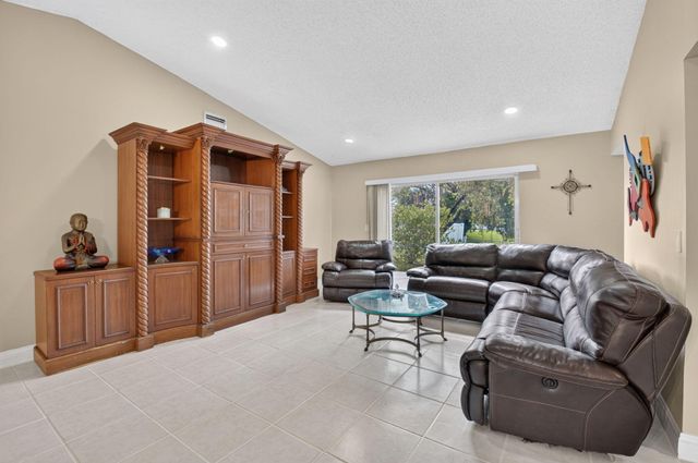 18838 Cloud Lake Circle, Boca Raton, FL 33496