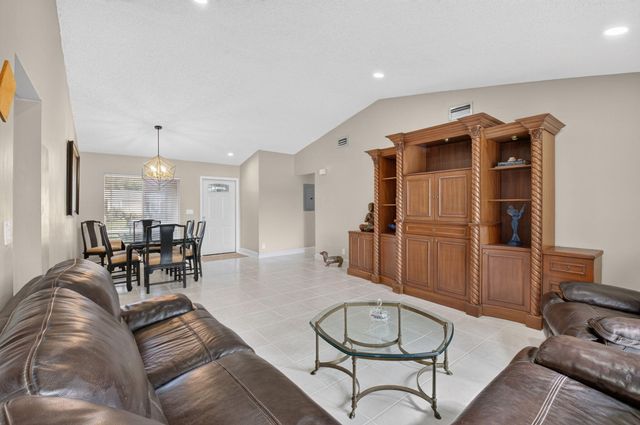 18838 Cloud Lake Circle, Boca Raton, FL 33496