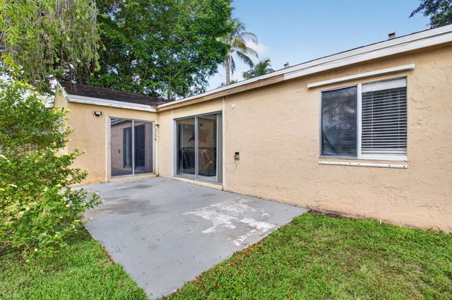 18838 Cloud Lake Circle, Boca Raton, FL 33496