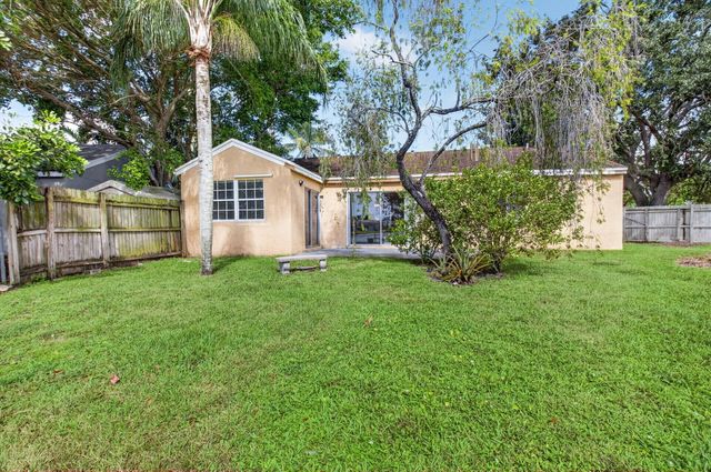 18838 Cloud Lake Circle, Boca Raton, FL 33496