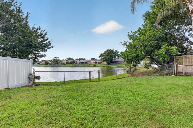 18838 Cloud Lake Circle, Boca Raton, FL 33496